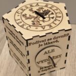 Drevena pokladnicka na 50 kc nebo bankovky